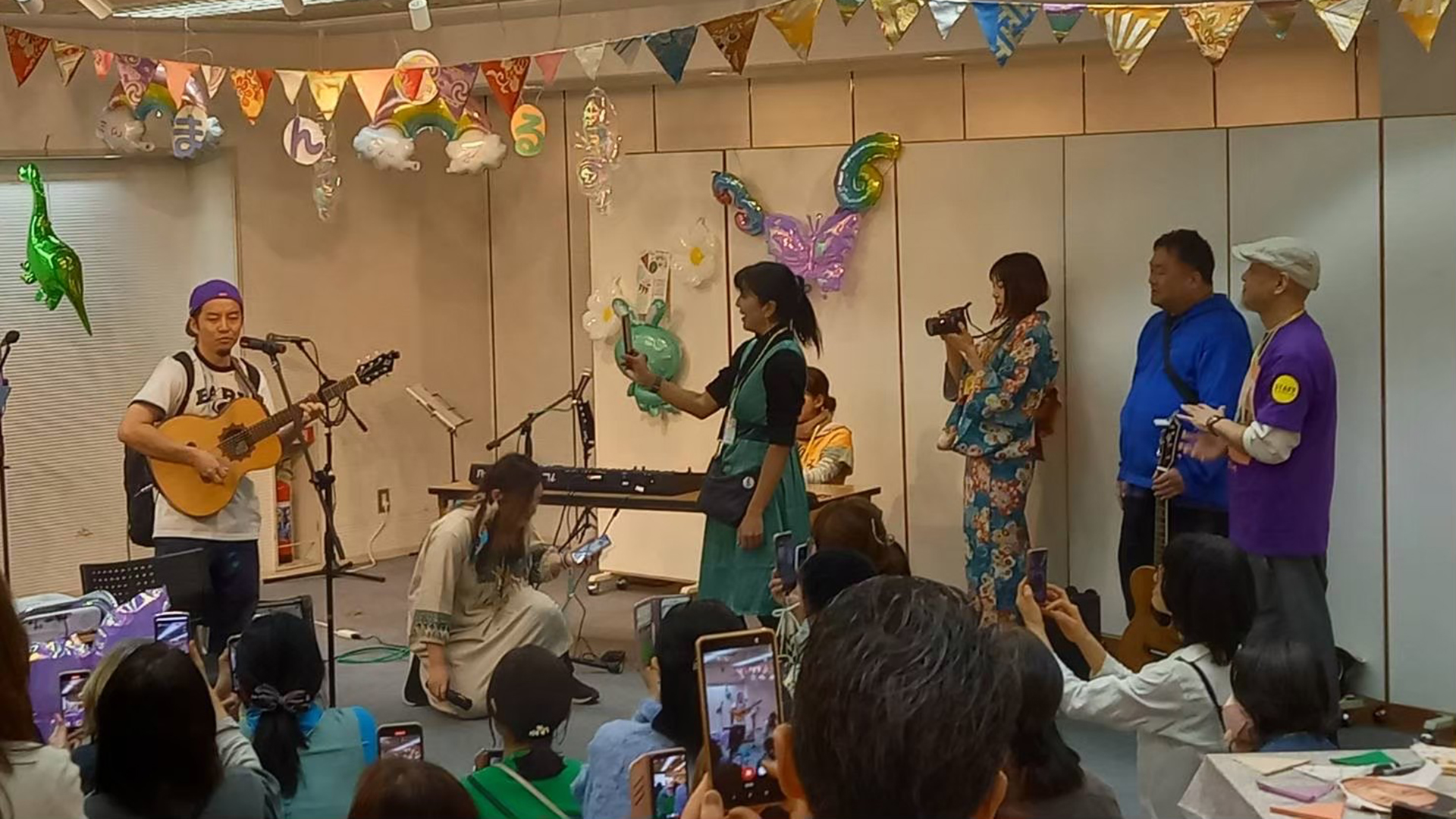 ライブ演奏が行われるメインステージの様子